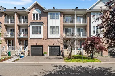 Att/Row/Townhouse in Carlington - Central Park