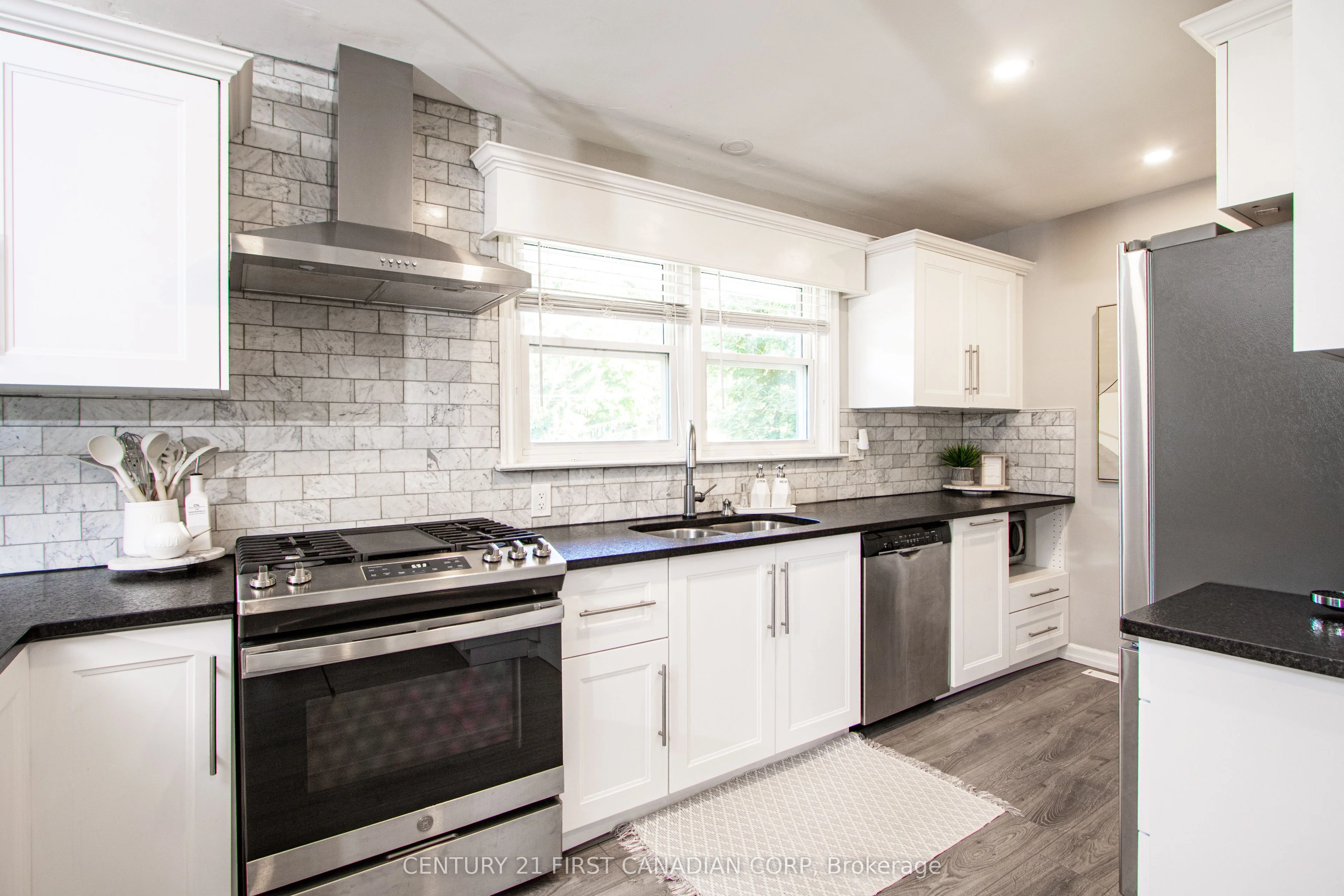 230 Ridgewood Crescent, London South, ON N6J 3G6