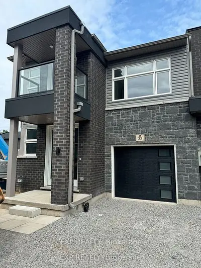 Att/Row/Townhouse in Niagara Falls