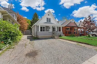 Detached in Niagara Falls