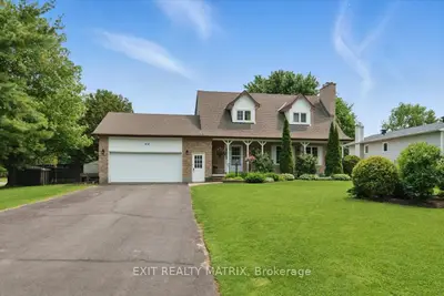 Detached in Russell
