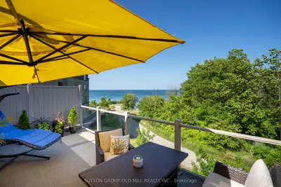 Att/Row/Townhouse in Hamilton