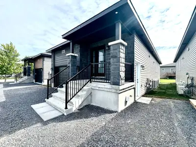 Detached in Russell