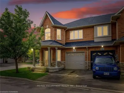 Att/Row/Townhouse in Hamilton