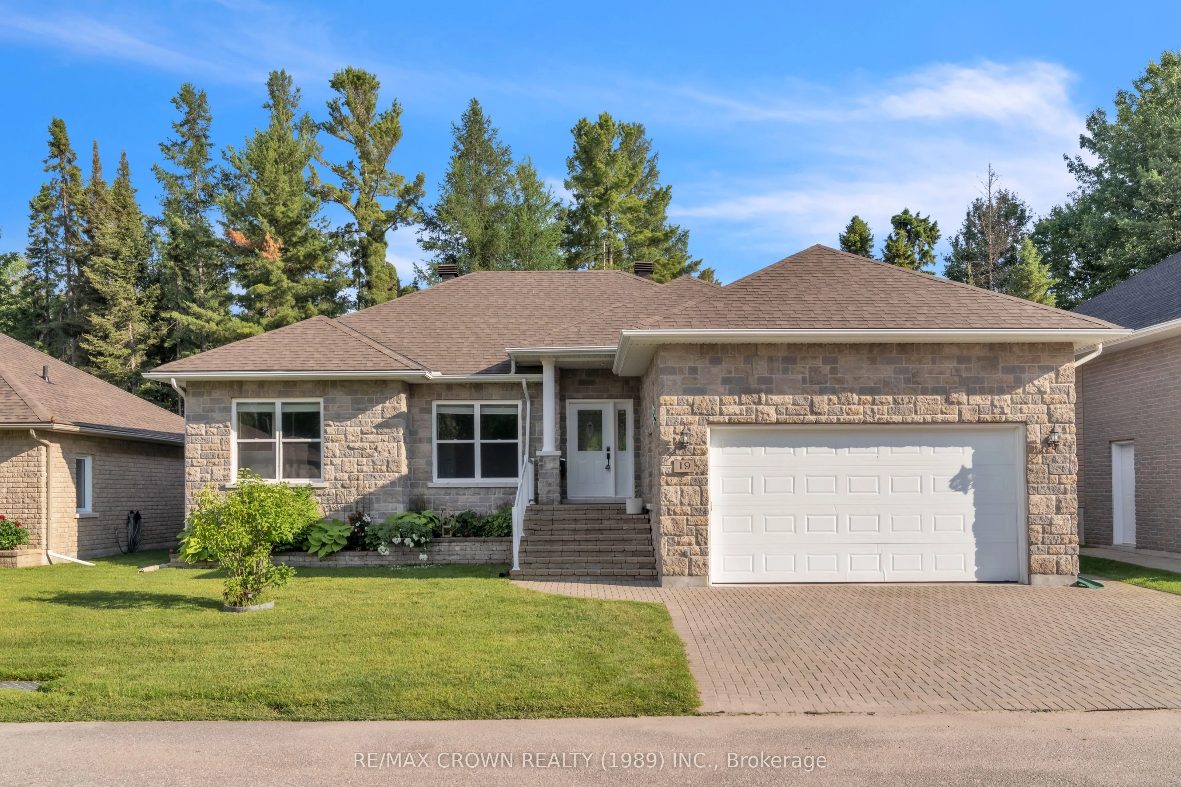 Detached Condo in North Bay