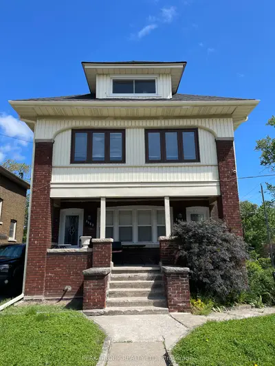 Triplex in Niagara Falls