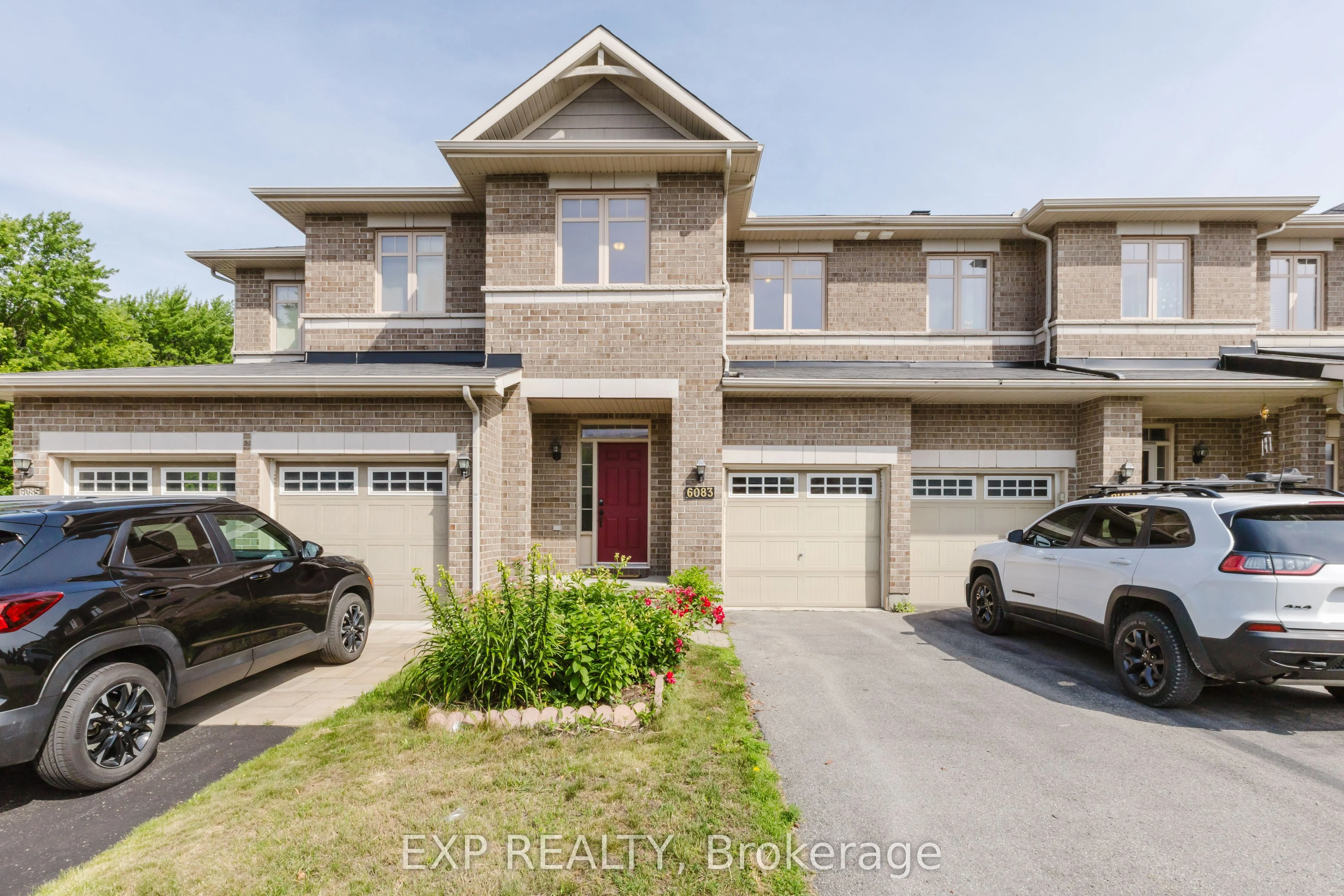 Att/Row/Townhouse in Blossom Park - Airport and Area