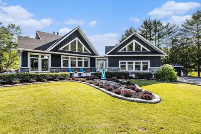 Detached in Lanark Highlands