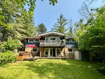 Detached in Blue Mountains