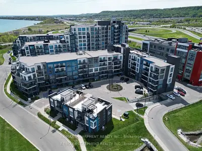 Condo Apartment in Grimsby