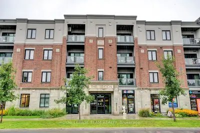 Condo Apartment in Barrhaven