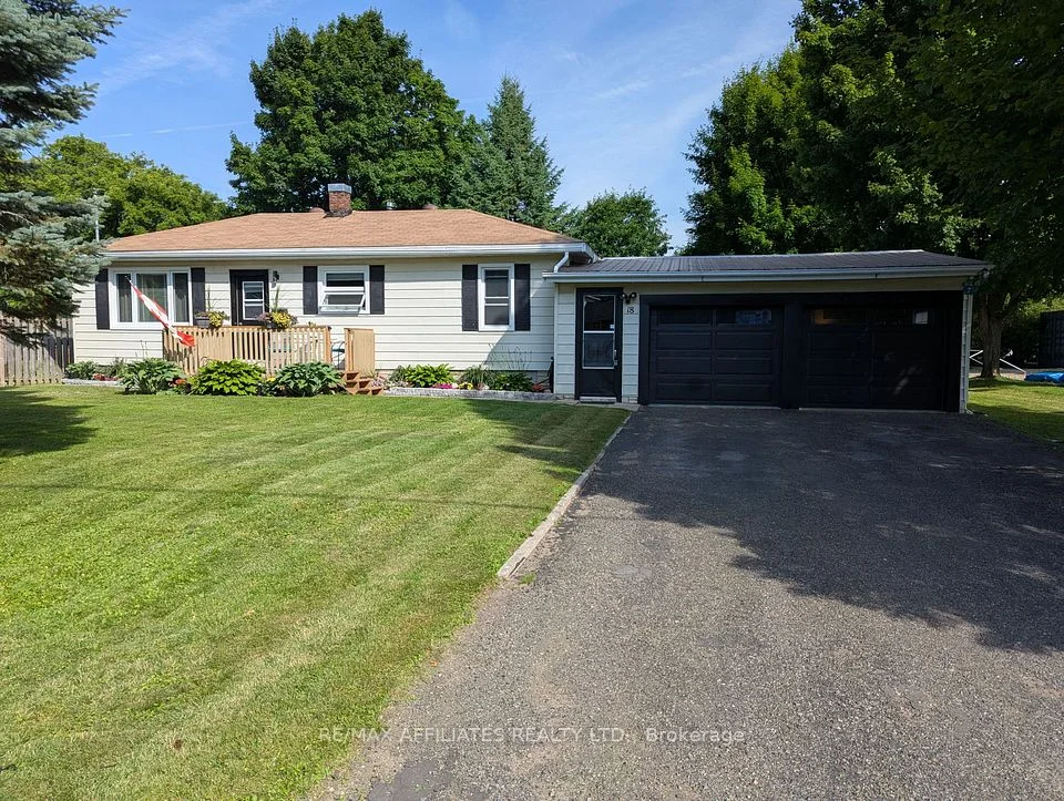 18 DEAN Street, Montague, ON K7A 4Y2