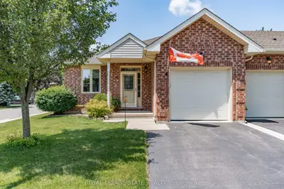 Condo Townhouse in Hamilton