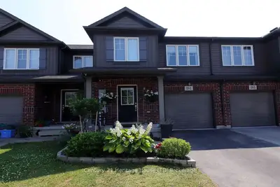 Att/Row/Townhouse in Welland