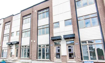Att/Row/Townhouse in Manor Park - Cardinal Glen and Area