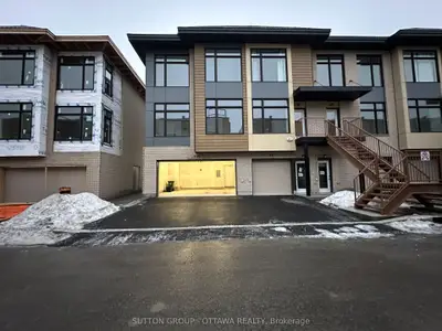330 FOLIAGE Private, Parkway Park - Queensway Terrace S and Area, ON K2H 0C5