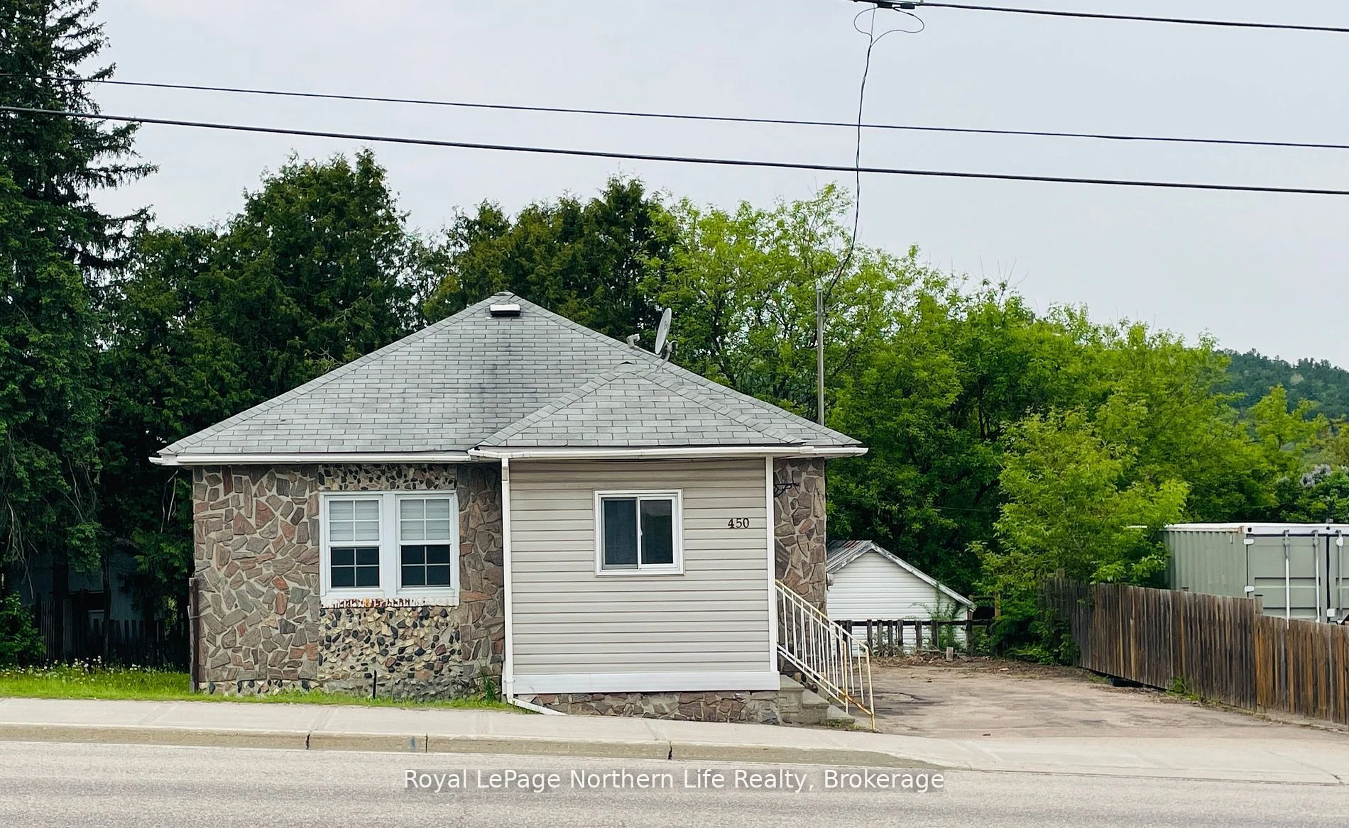Detached in Mattawa