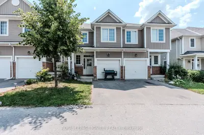 Att/Row/Townhouse in Brant