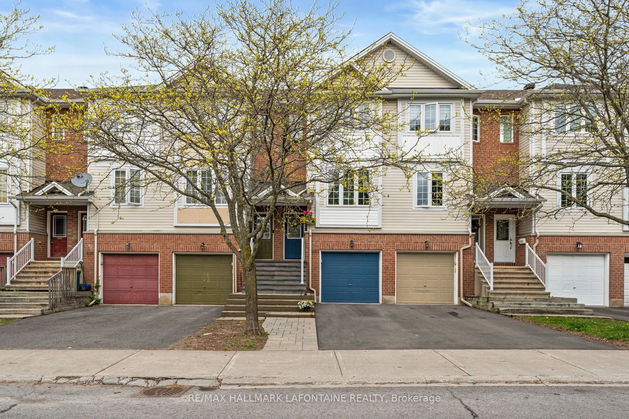 492 Seyton Drive, Bells Corners and South to Fallowfield, ON K2H 1G2