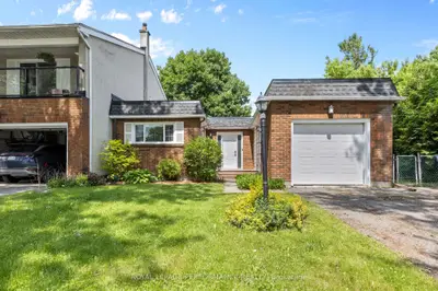 Att/Row/Townhouse in South of Baseline to Knoxdale