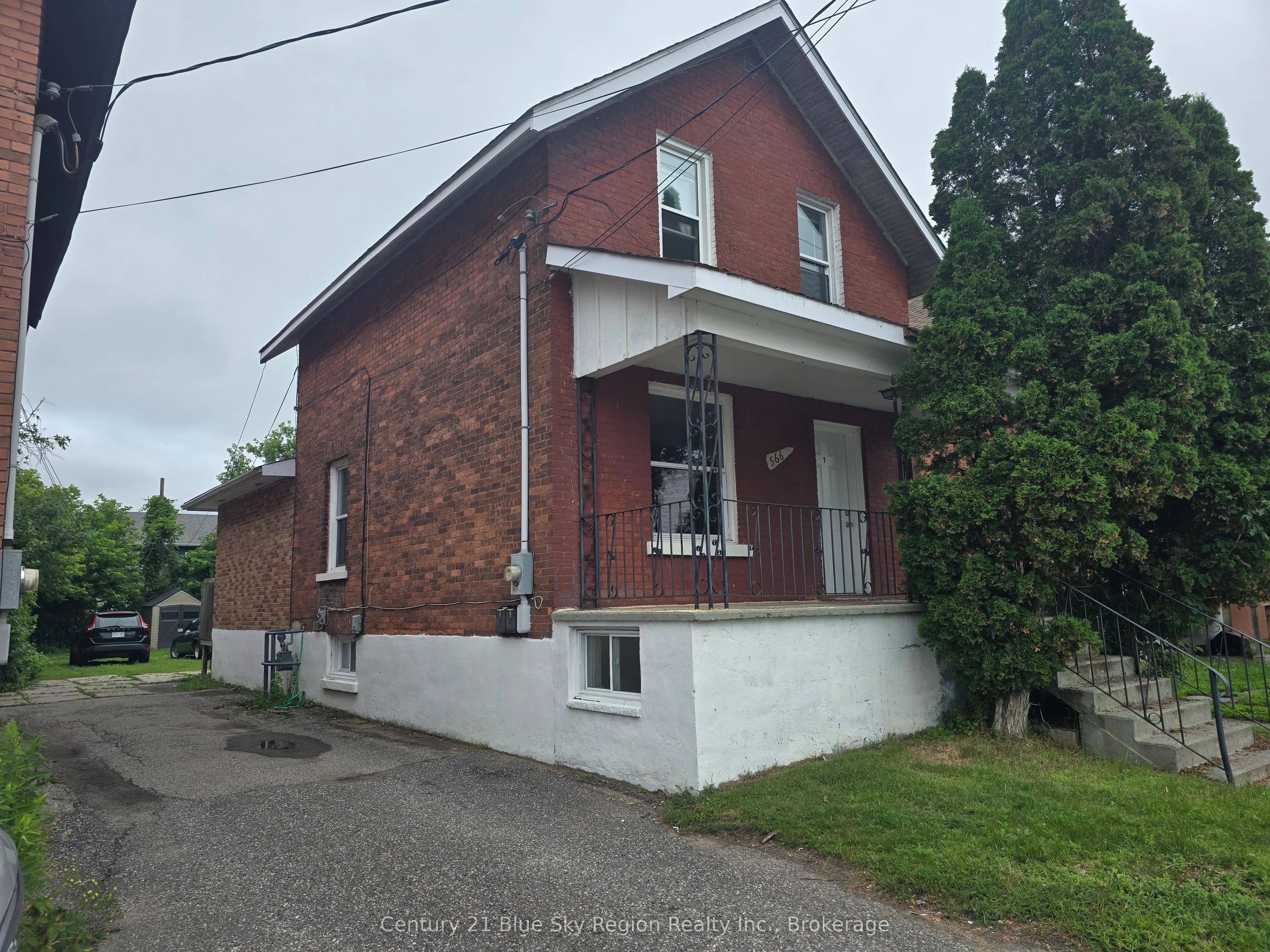 Duplex in North Bay