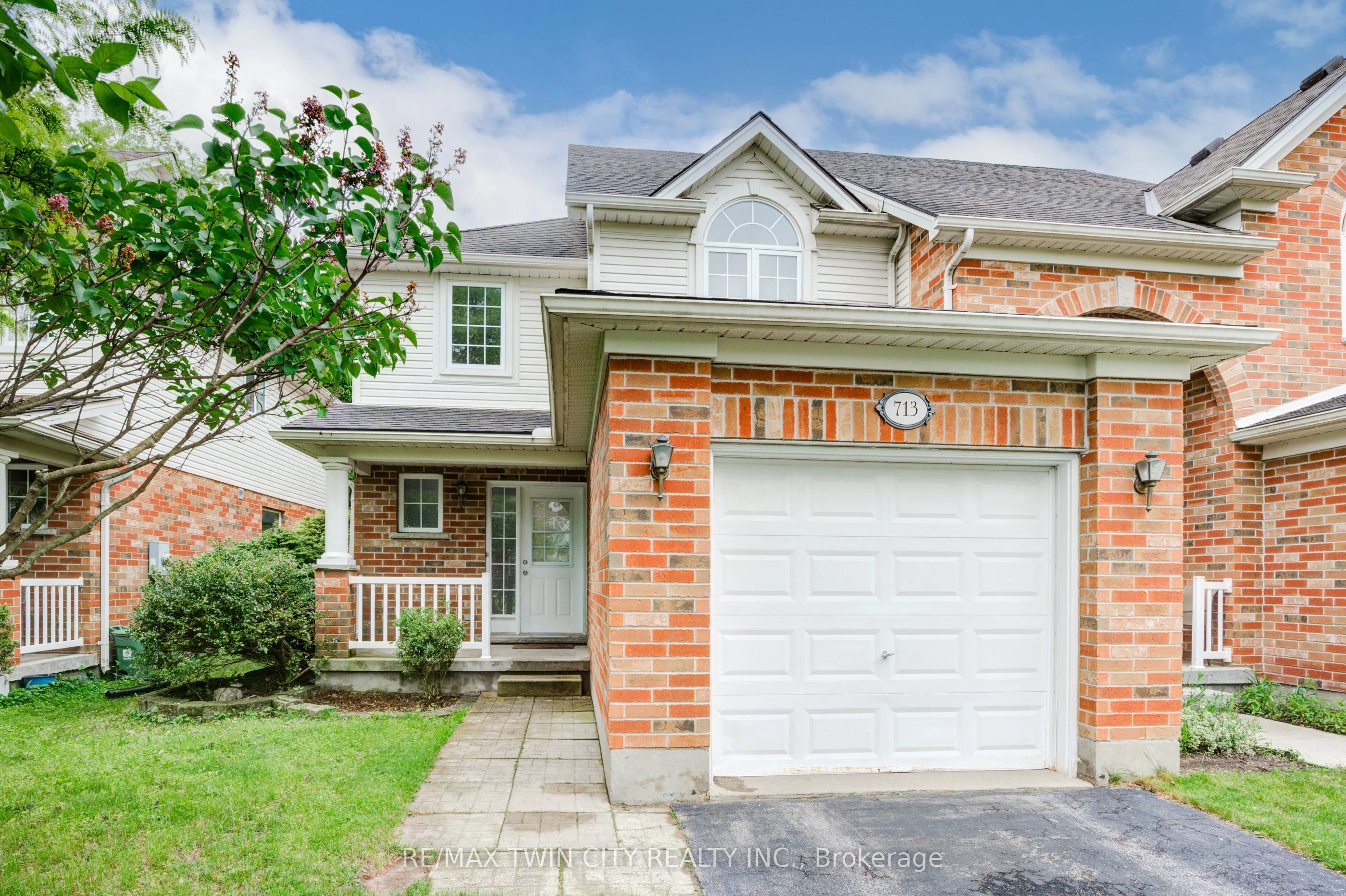 Att/Row/Townhouse in London North