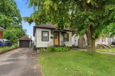 Detached in Niagara Falls