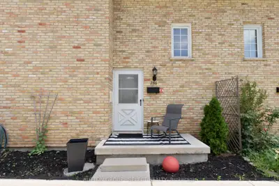 Condo Townhouse in London North
