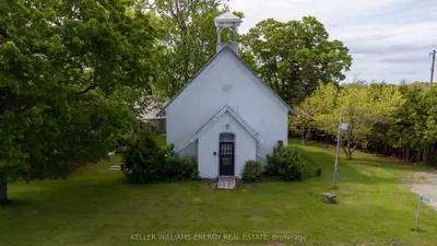 Detached in Prince Edward County