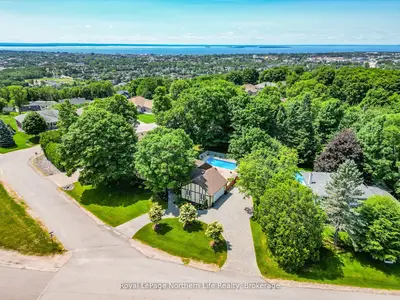 Detached in North Bay