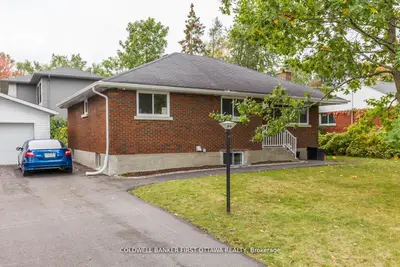 Detached in Meadowlands - Crestview and Area