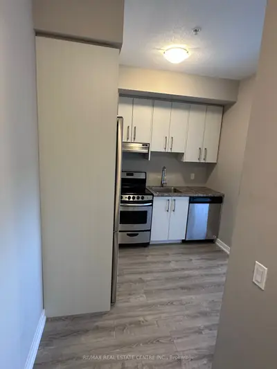 Condo Apartment in Grimsby