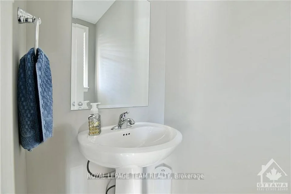 793 HAZELNUT Crescent, Blossom Park - Airport and Area, ON K1T 3T8