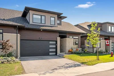 Att/Row/Townhouse in Hamilton