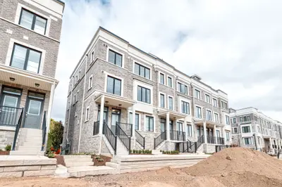 Condo Townhouse in Hamilton