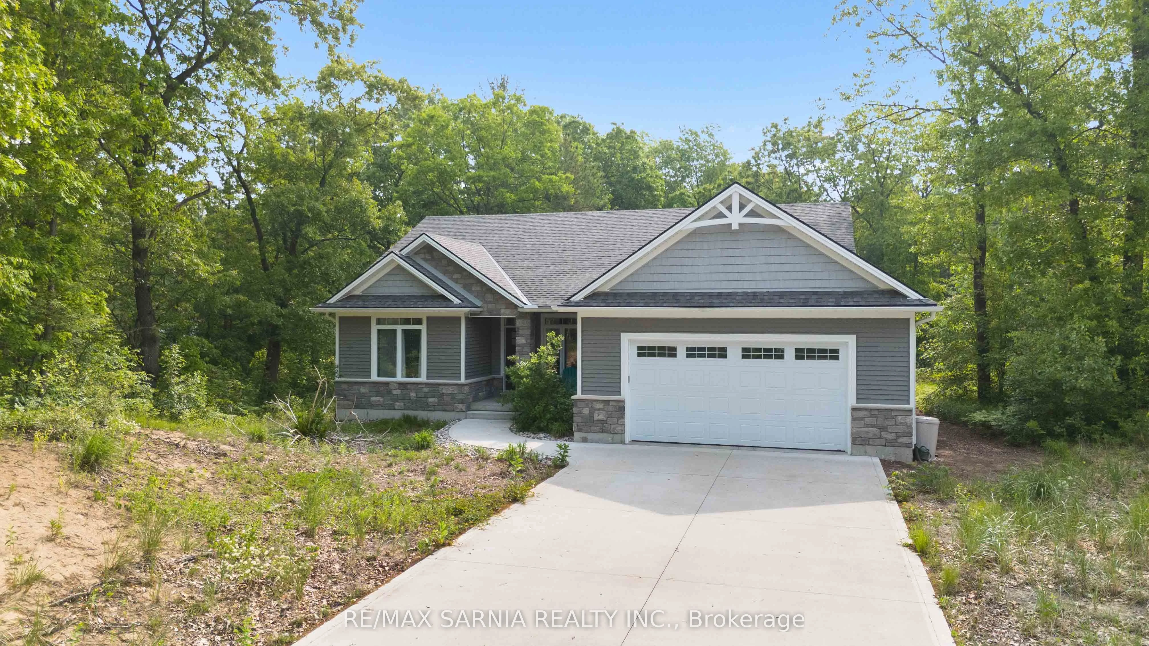 9934 Nipigon Street, Lambton Shores, ON N0M 2L0