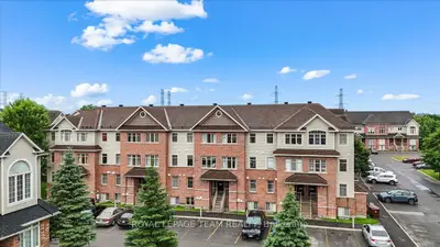 Condo Townhouse in Hunt Club - South Keys and Area
