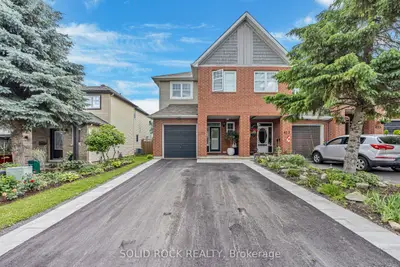 Att/Row/Townhouse in Blossom Park - Airport and Area