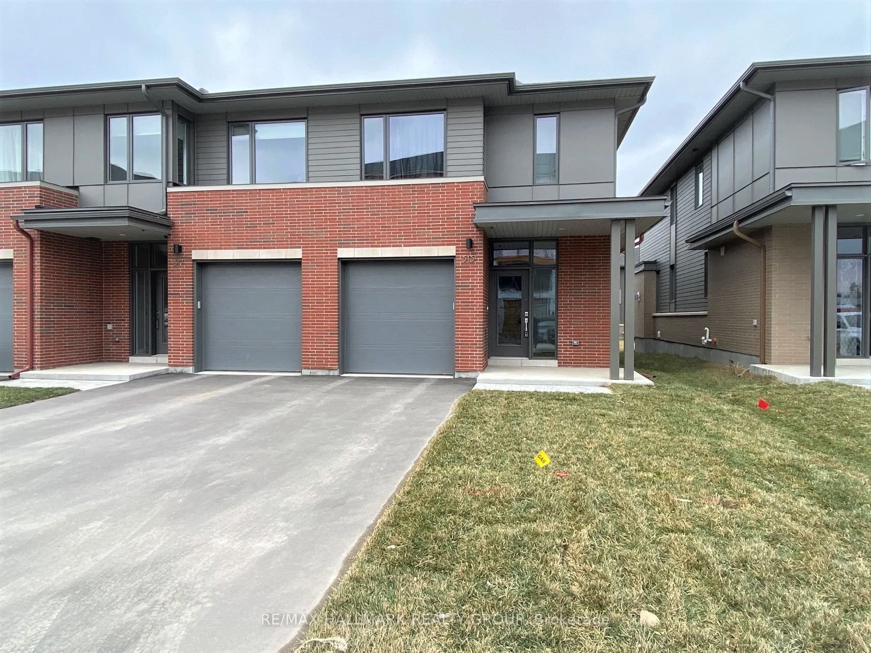 515 PIMIWIDON Street, Manor Park - Cardinal Glen and Area, ON K1K 5A1