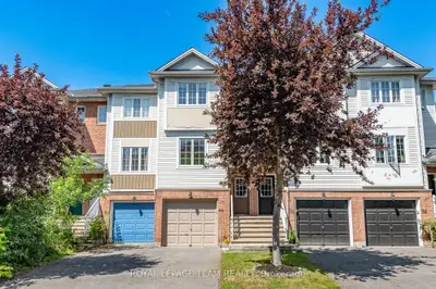 Att/Row/Townhouse in Carlington - Central Park