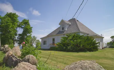 Detached in Frontenac Islands