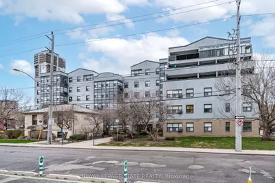 Condo Apartment in Hamilton