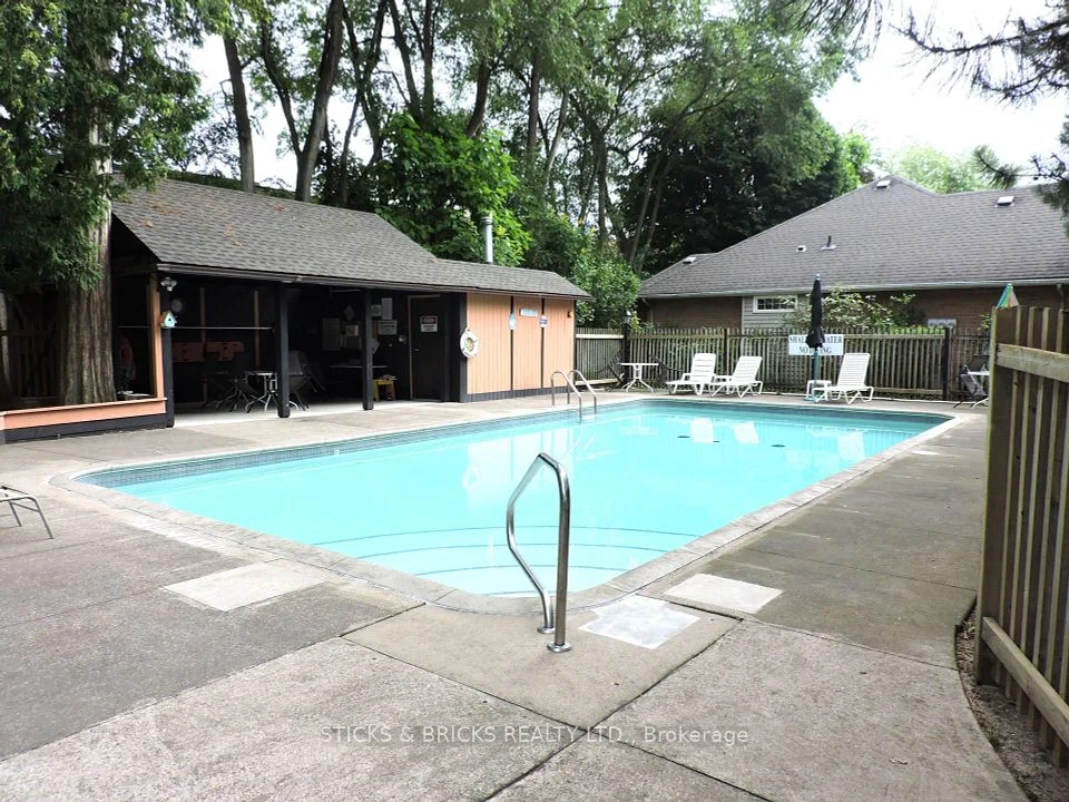 4667 Portage Road W 16, Niagara Falls, ON L2E 6A9