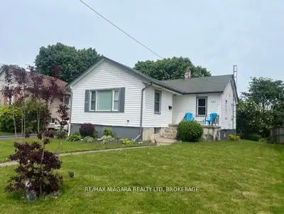 Detached in Port Colborne