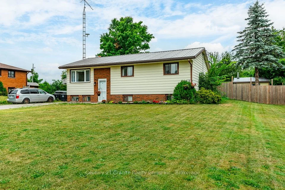 32 Cameron Road, Kawartha Lakes, ON K0M 1G0