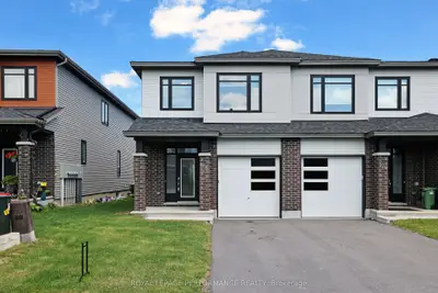 Att/Row/Townhouse in Blossom Park - Airport and Area