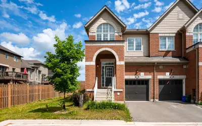 Att/Row/Townhouse in East Luther Grand Valley