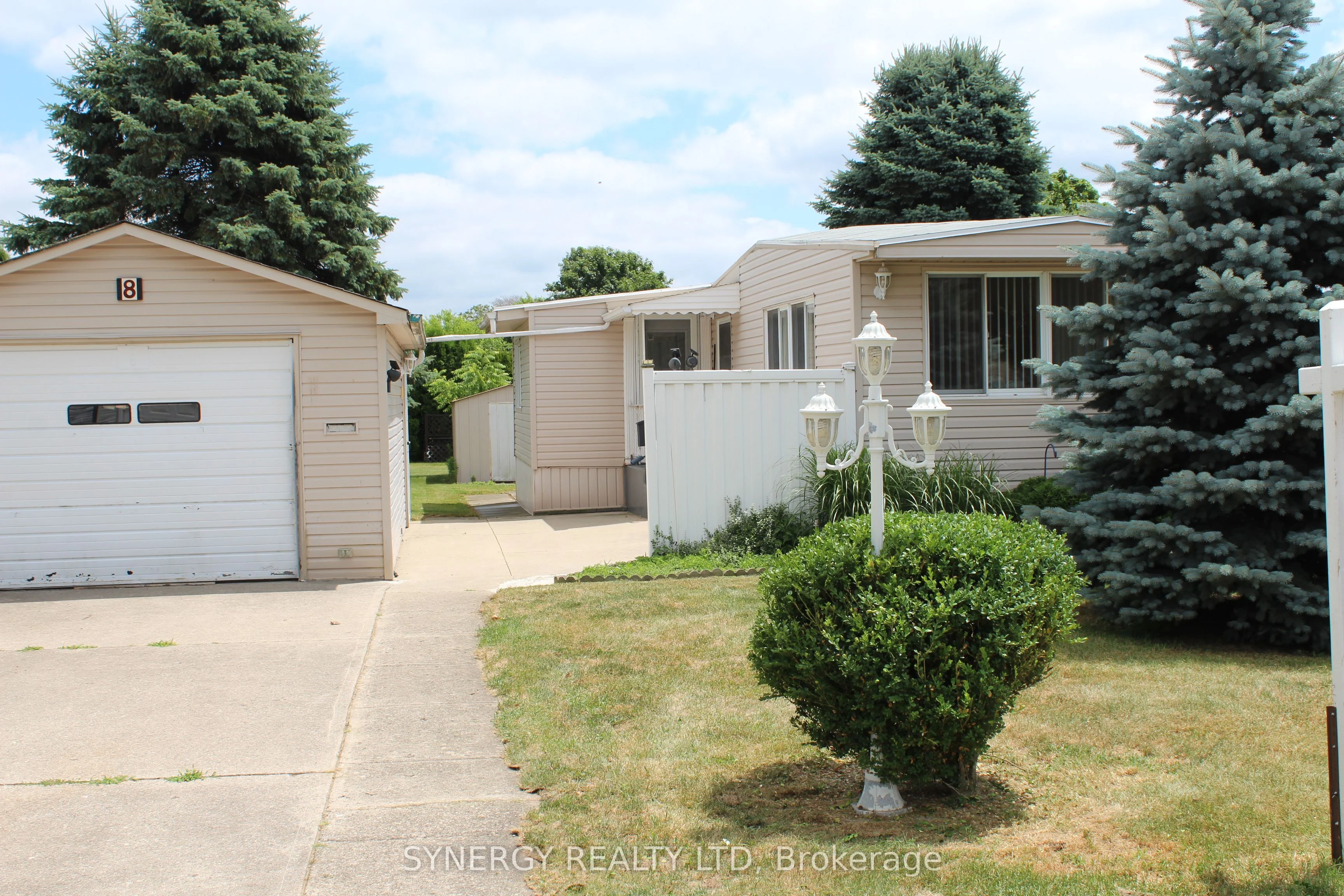 8 STEWART Street, Strathroy-Caradoc, ON N7G 3K8