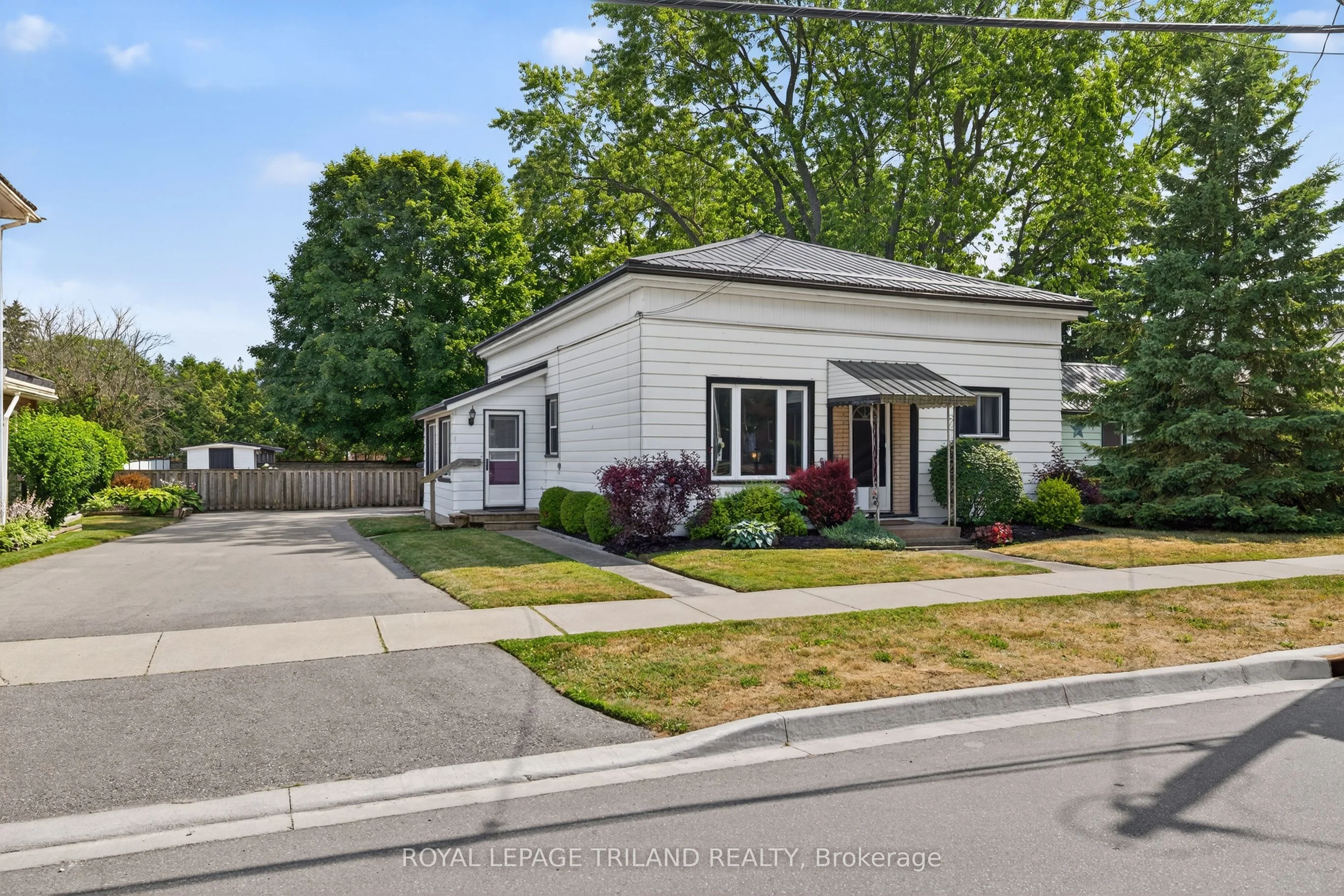 16 Clarence Street, Aylmer, ON N5H 1T5