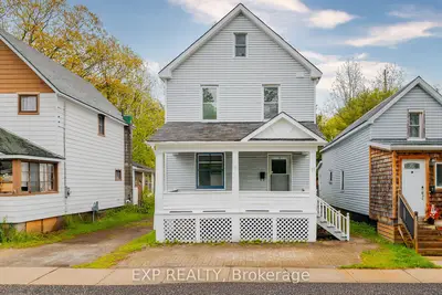 Detached in Parry Sound